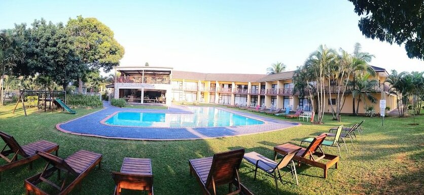 Elephant Lake Hotel - Photo2