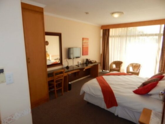 Elephant Lake Hotel - Photo4