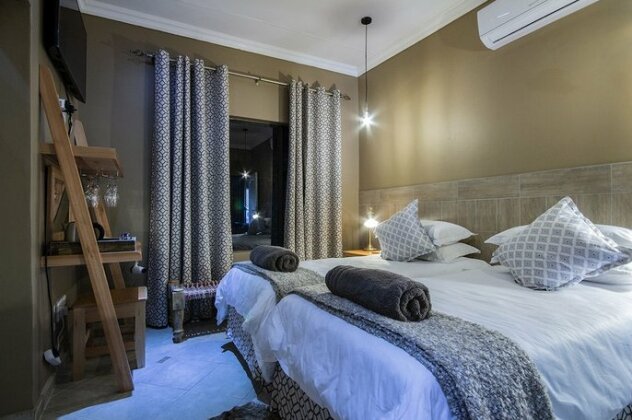St Lucia Livingston Lodge - Photo5