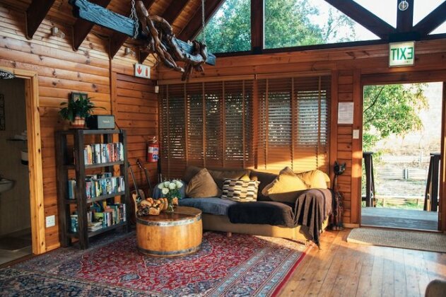 The Log Cabin Lodge - Photo3
