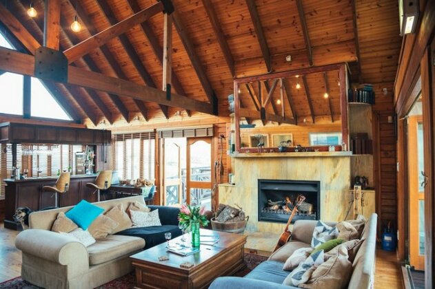The Log Cabin Lodge - Photo5