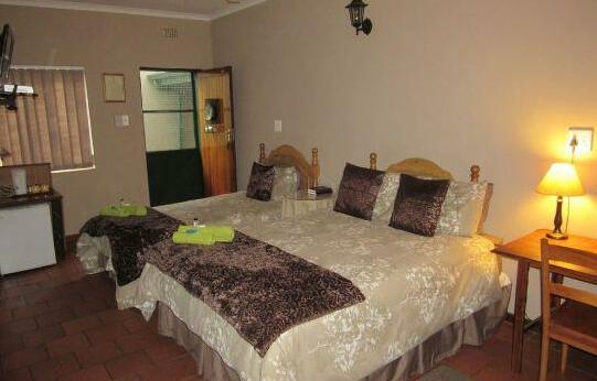Milton's Guesthouse - Photo2