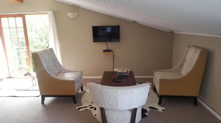 Over the Edge Cottage - Photo5