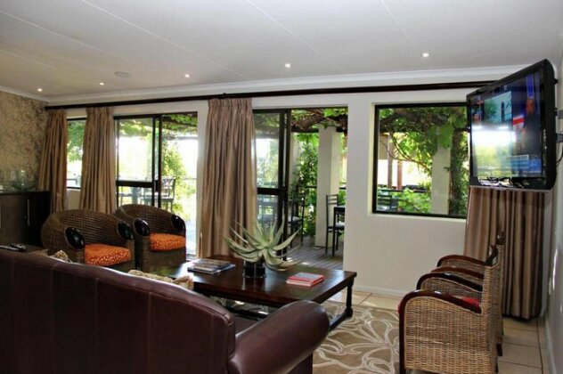 Browns Manor - Photo3