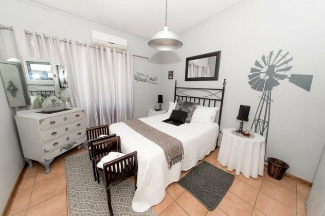 Tarentaalrand Guesthouse - Photo4