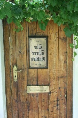 Three Gables Guesthouse - Photo2