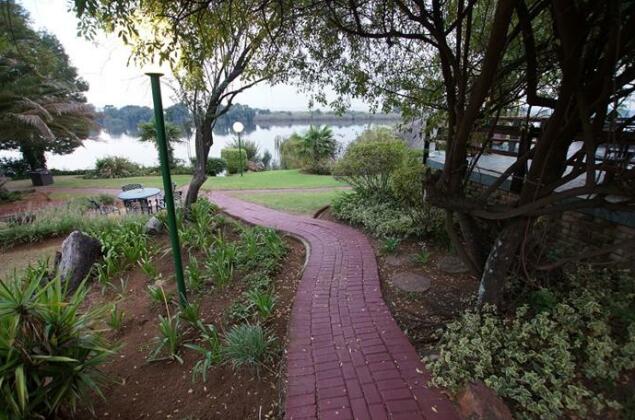 The Waterfront Country Lodge - Photo4