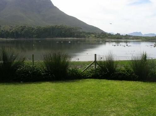 Lakeview Holiday Home Hermanus - Photo2