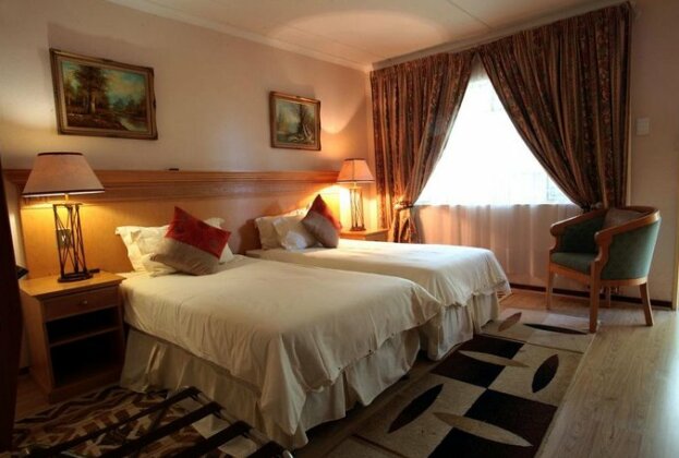 Shamrock Arms Guest Lodge - Photo4