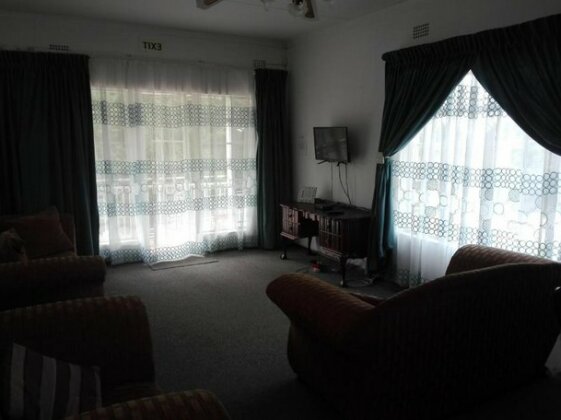 Balcony Manor - Photo2