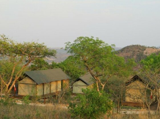 Ndhula Luxury Tented Lodge - Photo4