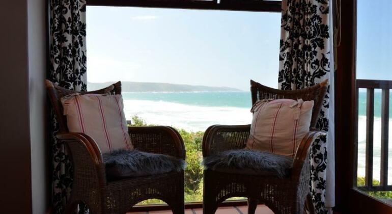 Dolphin Dunes Guesthouse - Photo2