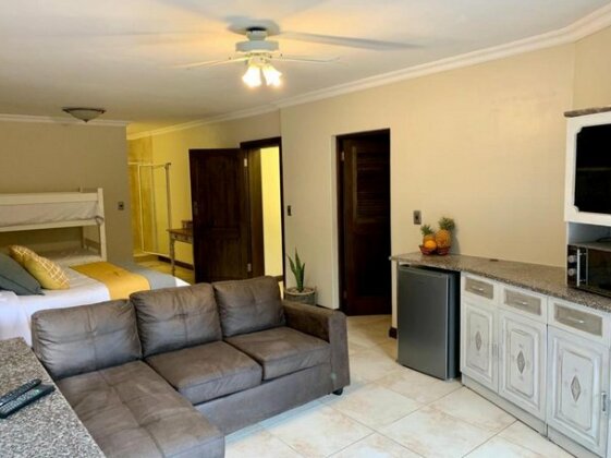 Moquini Guesthouse - Photo3
