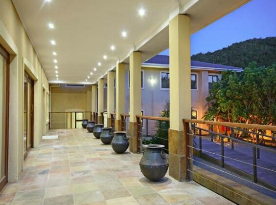 Shangri-La Manor - Photo4