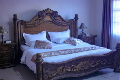 Golden Pillow Lodge - Monze Livingstone