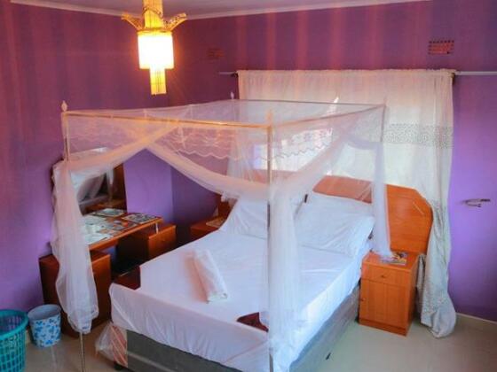 KM Executive Lodge - Photo5