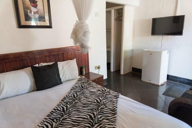 Okavango Lodge - Photo4