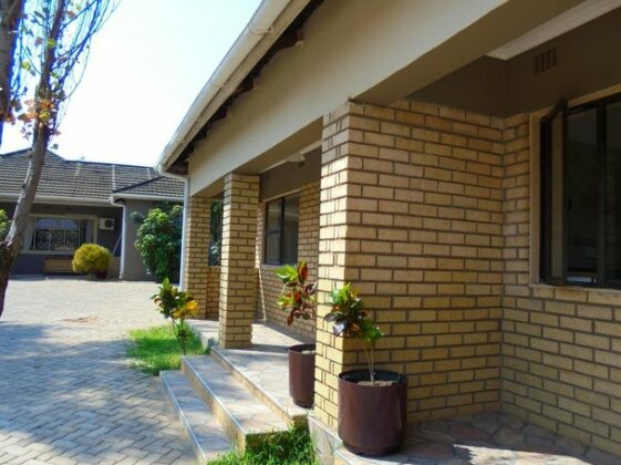 Trench Town Lodge - Photo2