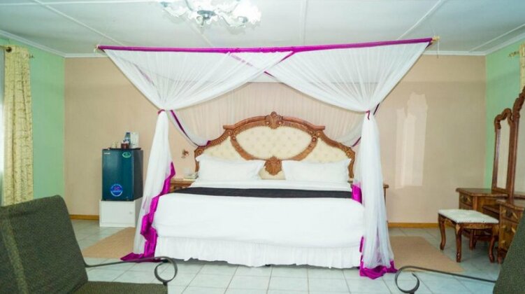 Aninas Executive Lodge - Photo5