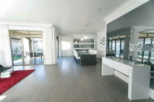 Fallsway Villas - Photo2