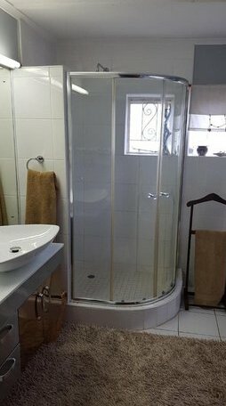 Burnham Road Suite - Photo2