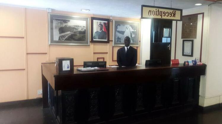 Cresta Churchill Hotel - Photo3