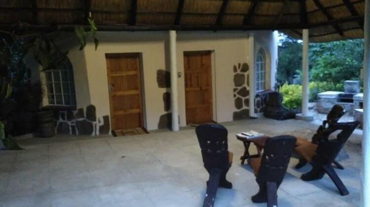 Lynns Guest House - Photo2