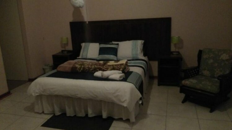 Lynns Guest House - Photo4
