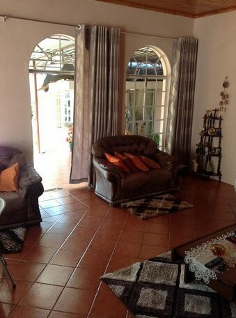 Lynns Guest House - Photo5