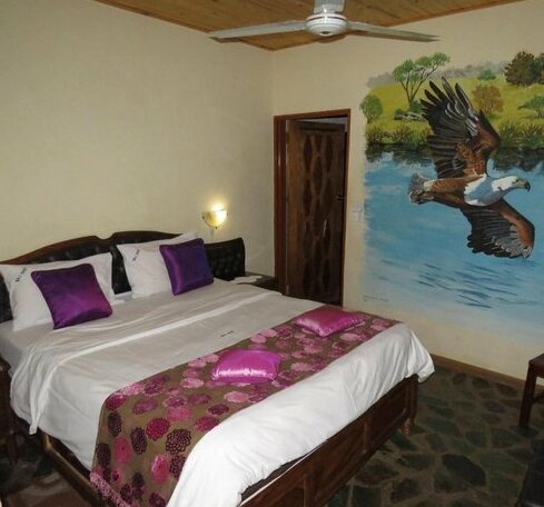 Parrot Lodge - Photo3
