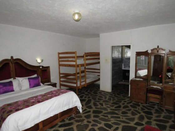 Parrot Lodge - Photo4