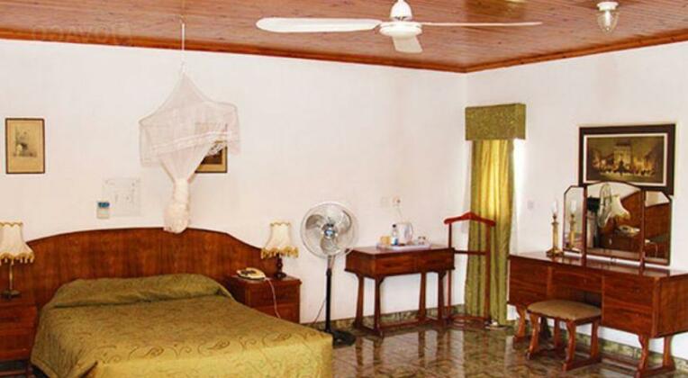 Regency Hotel Fairmile - Photo4