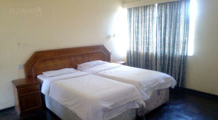 Connaught Lodge - Photo3