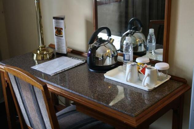 Cresta Jameson Hotel - Photo3
