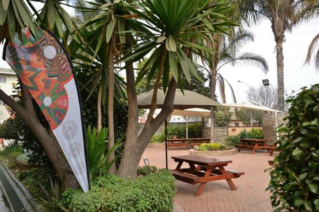 Cresta Oasis Hotel - Photo2