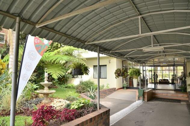 Cresta Oasis Hotel - Photo3