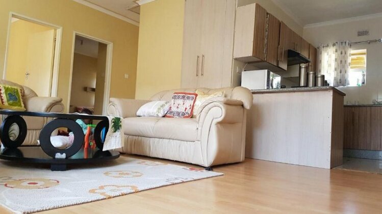 Lolo's 2 Bed Apartment - Photo5