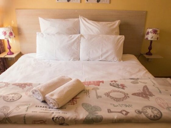 Lolos Exquisite Two Bedroom Apartment - Photo2