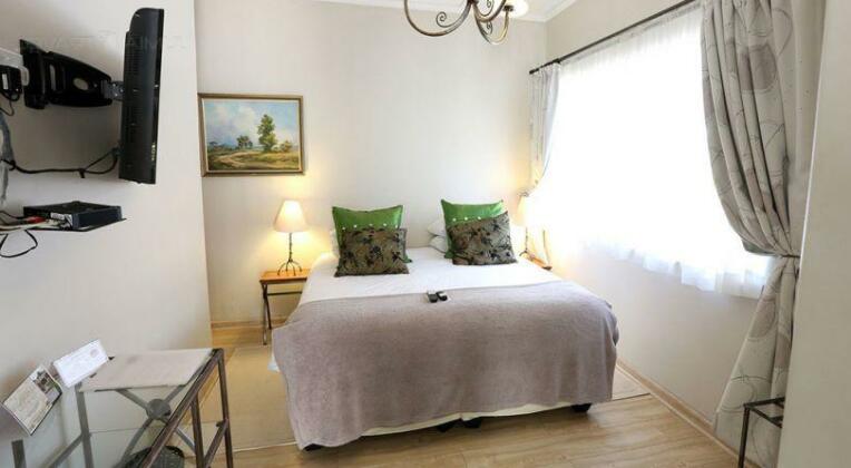 Malcolm Lodge - Photo3