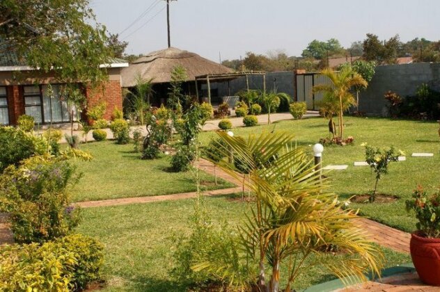 Dzimbahwe Guest Lodge - Photo4