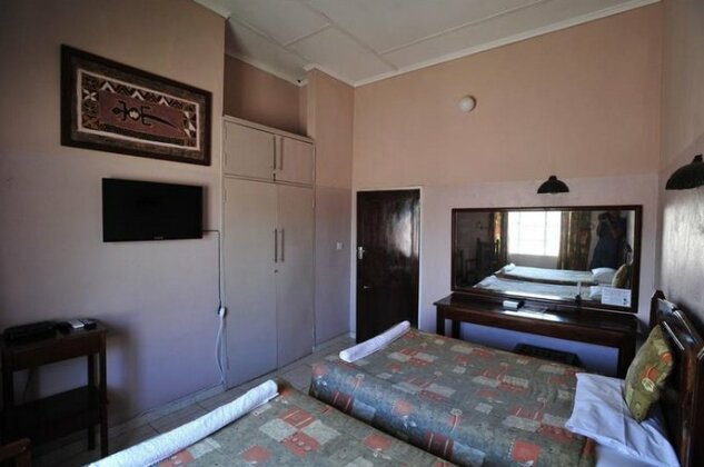Premier Guest Lodge - Photo2
