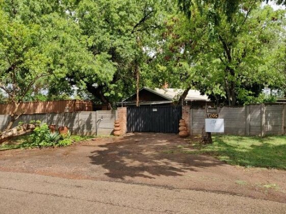 Tuskers Bed and Breakfast Victoria Falls
