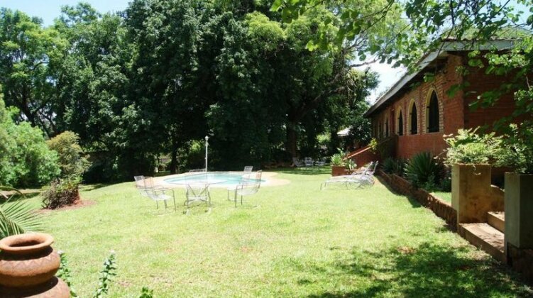 Tuskers Bed and Breakfast Victoria Falls - Photo2
