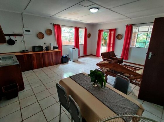 Tuskers Bed and Breakfast Victoria Falls - Photo5