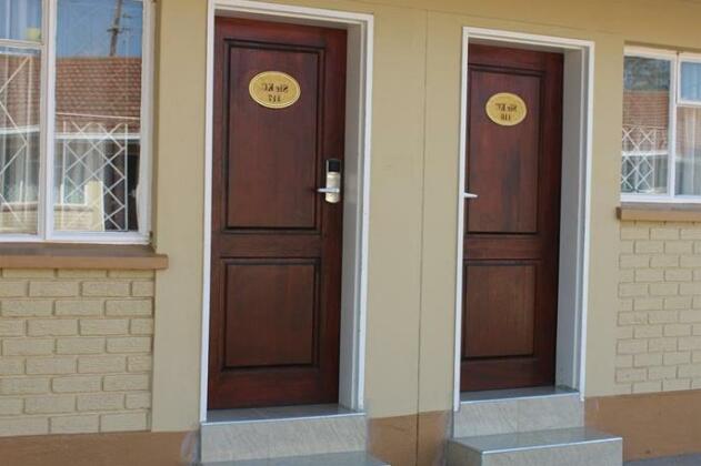 Golden Mile Hotel - Photo2